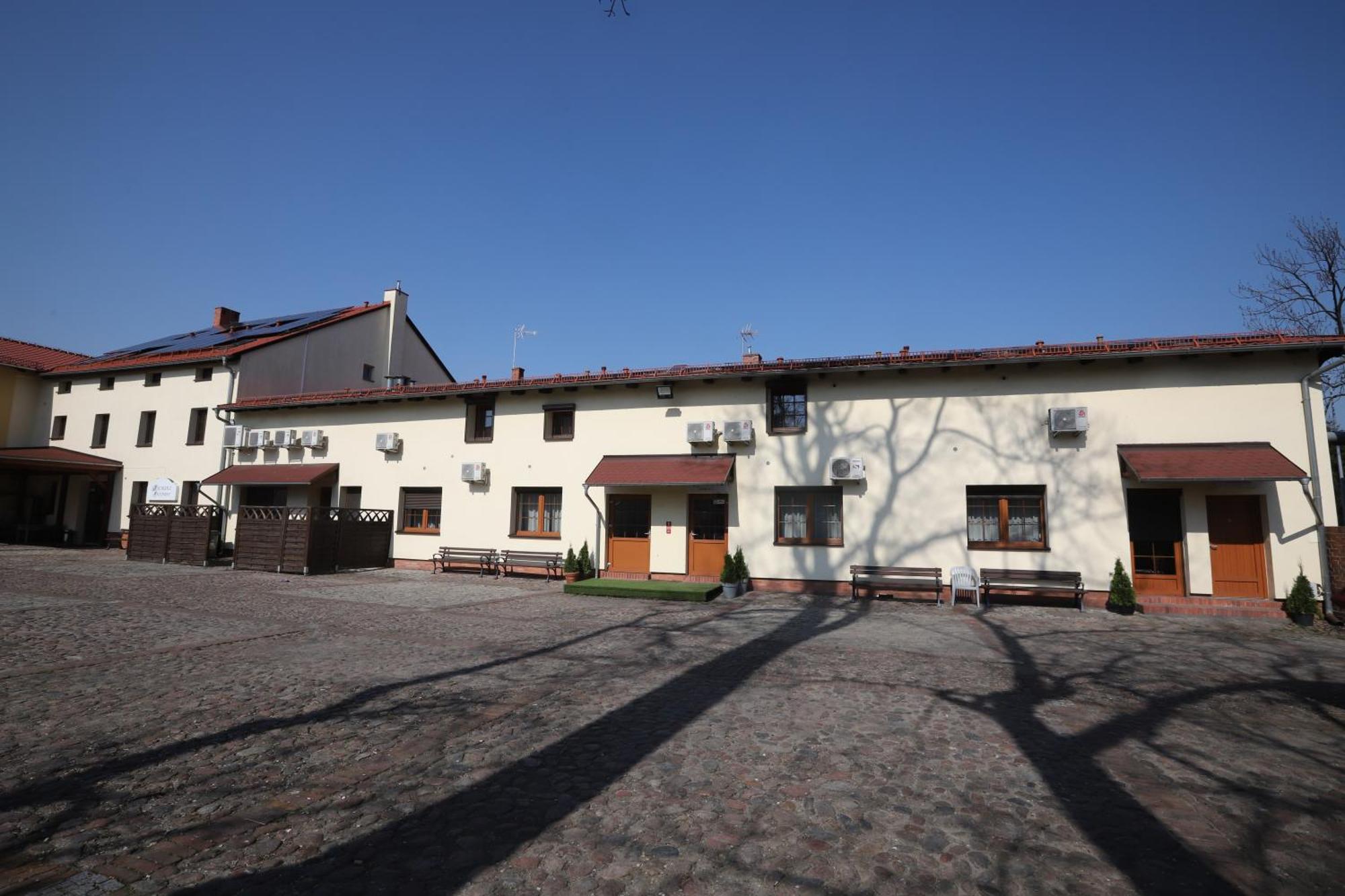 Hotel Sandro Silver & Spichlerz Antoniny Leszno  Exterior foto