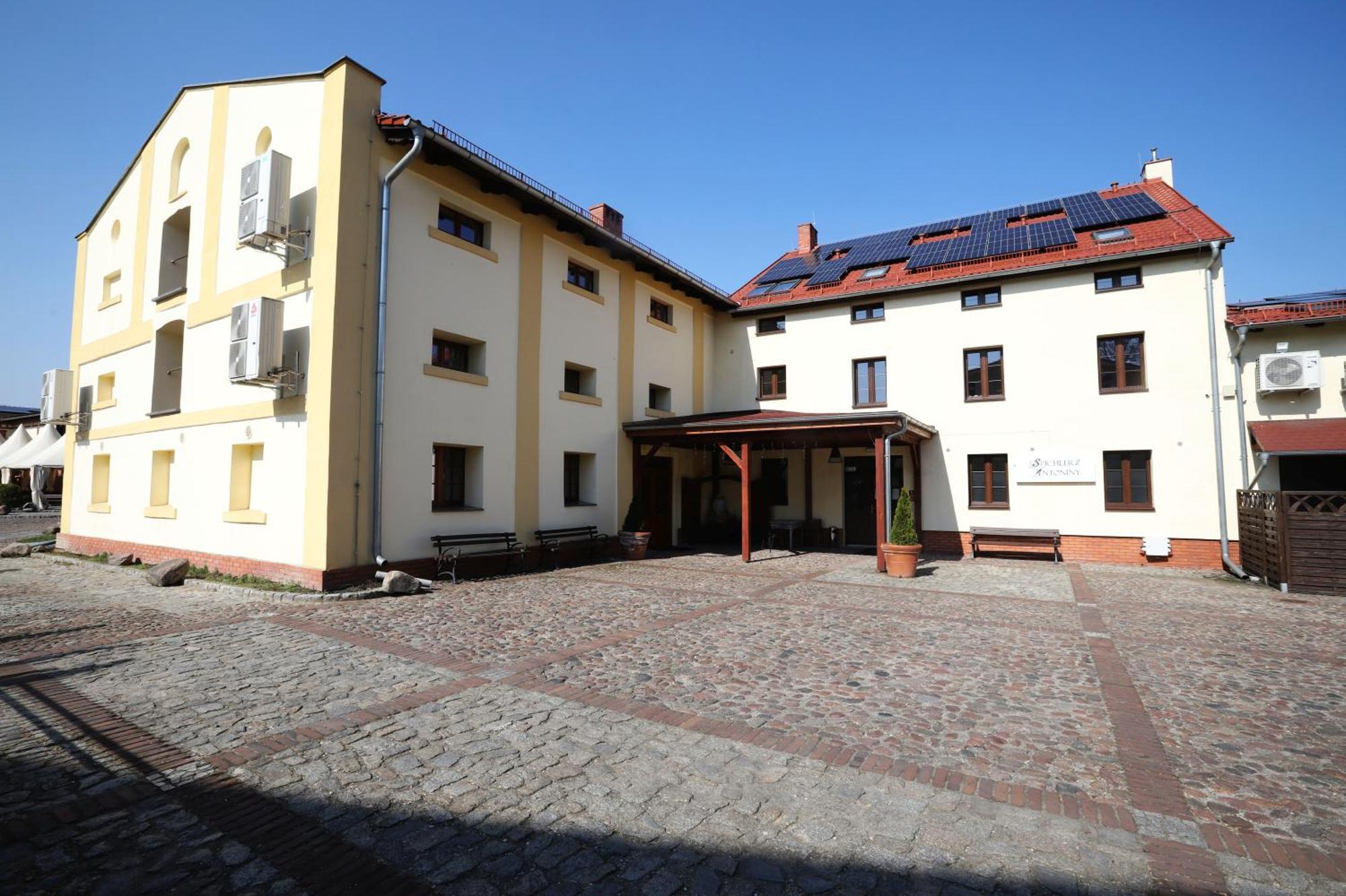 Hotel Sandro Silver & Spichlerz Antoniny Leszno  Exterior foto