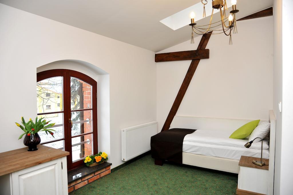 Hotel Sandro Silver & Spichlerz Antoniny Leszno  Zimmer foto