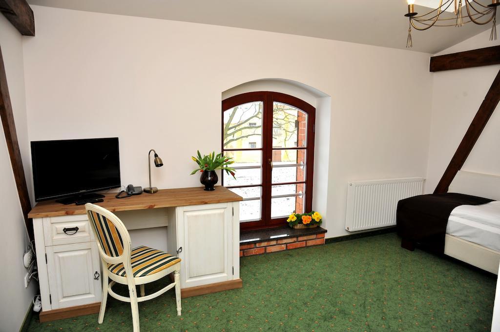 Hotel Sandro Silver & Spichlerz Antoniny Leszno  Zimmer foto