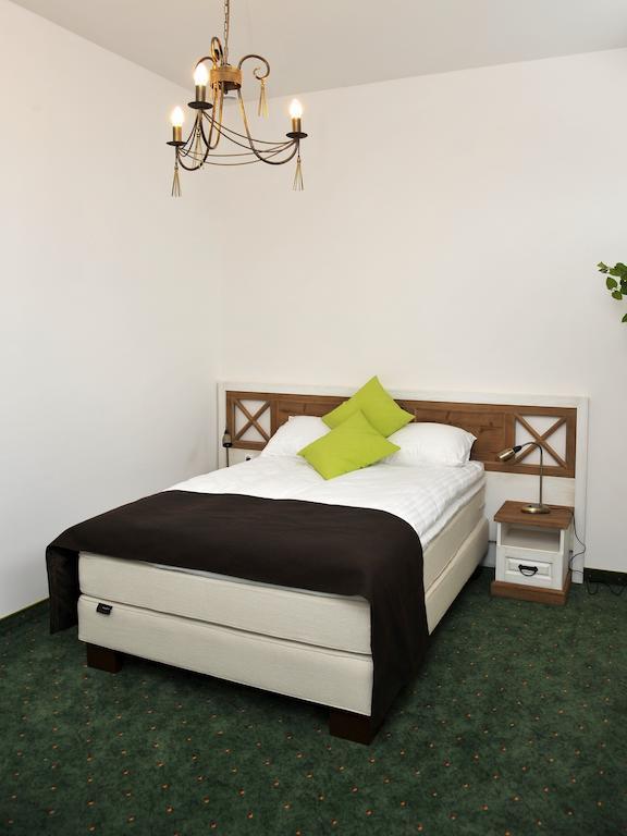 Hotel Sandro Silver & Spichlerz Antoniny Leszno  Zimmer foto