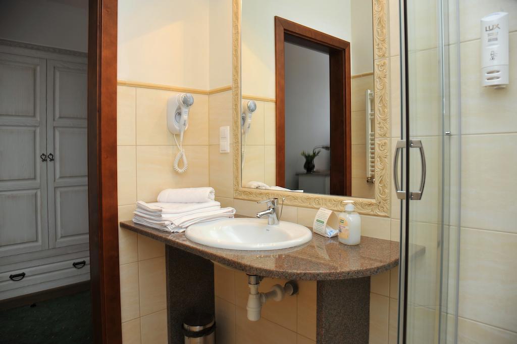 Hotel Sandro Silver & Spichlerz Antoniny Leszno  Zimmer foto