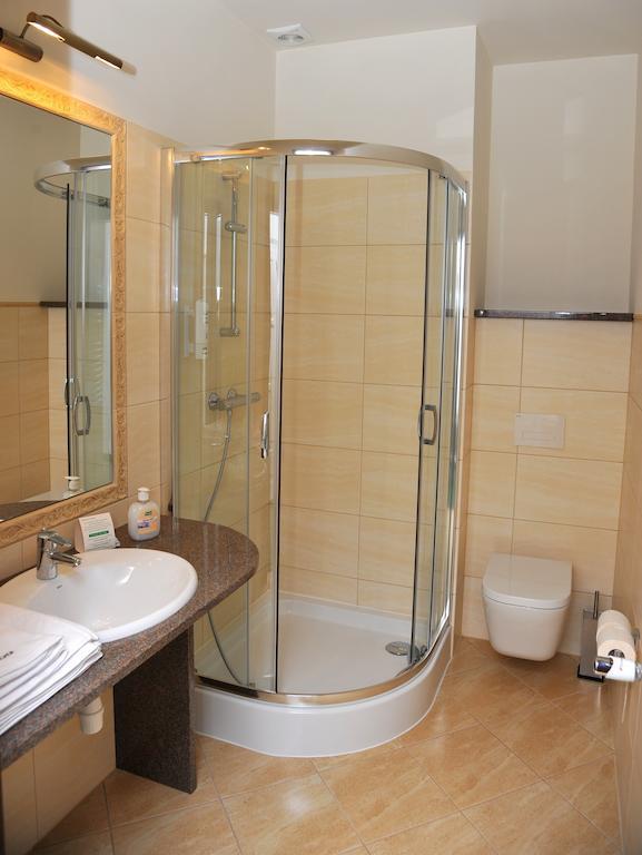 Hotel Sandro Silver & Spichlerz Antoniny Leszno  Zimmer foto