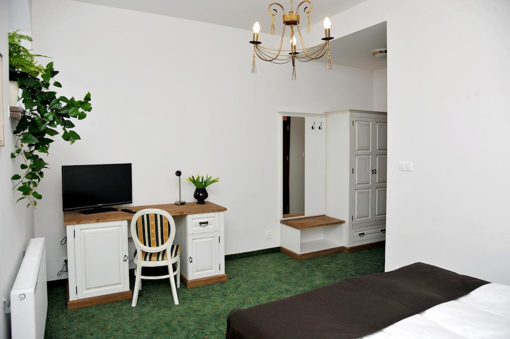 Hotel Sandro Silver & Spichlerz Antoniny Leszno  Zimmer foto